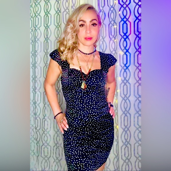 Black satin fabulous semi-stretchy dress by Guess. US size 2 - Picture 5 of 6